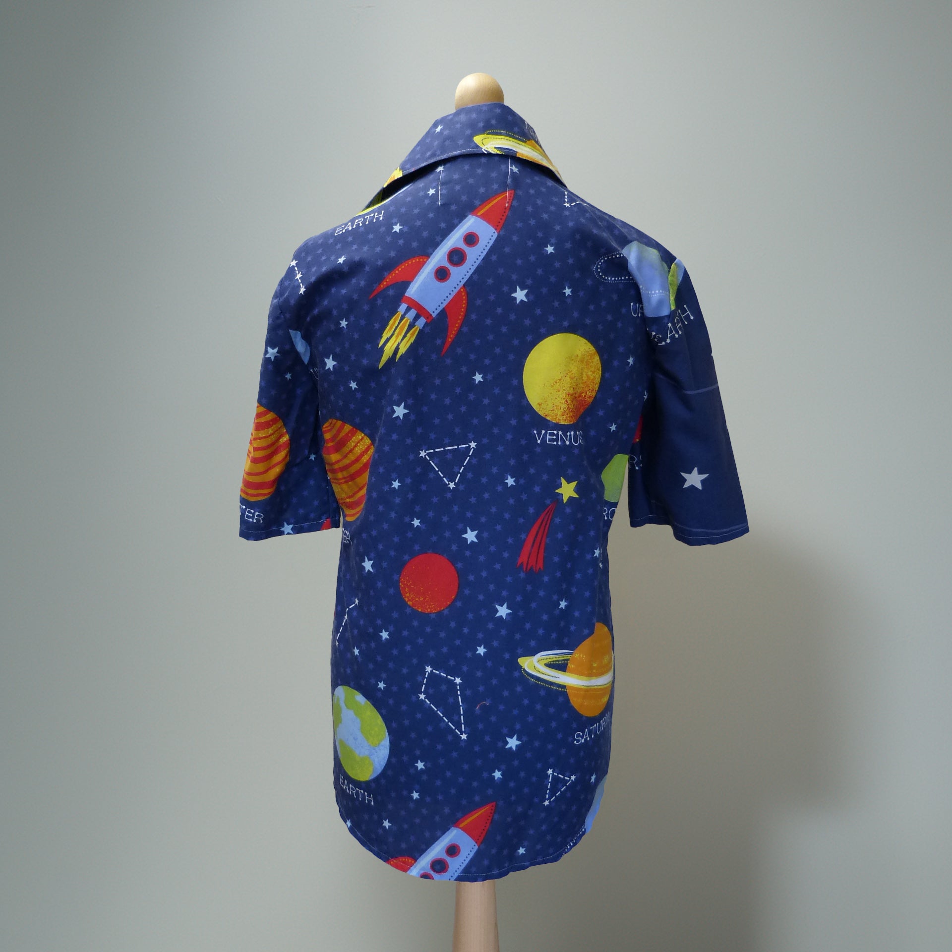 Mission through space Neck 16.5" chest 105cm /41"