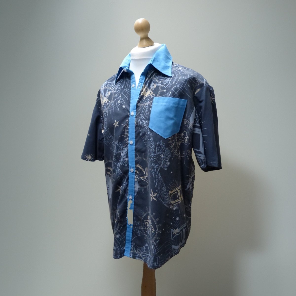 Cloaks & wands Neck 19" chest 125cm/49" - Sew Revamp