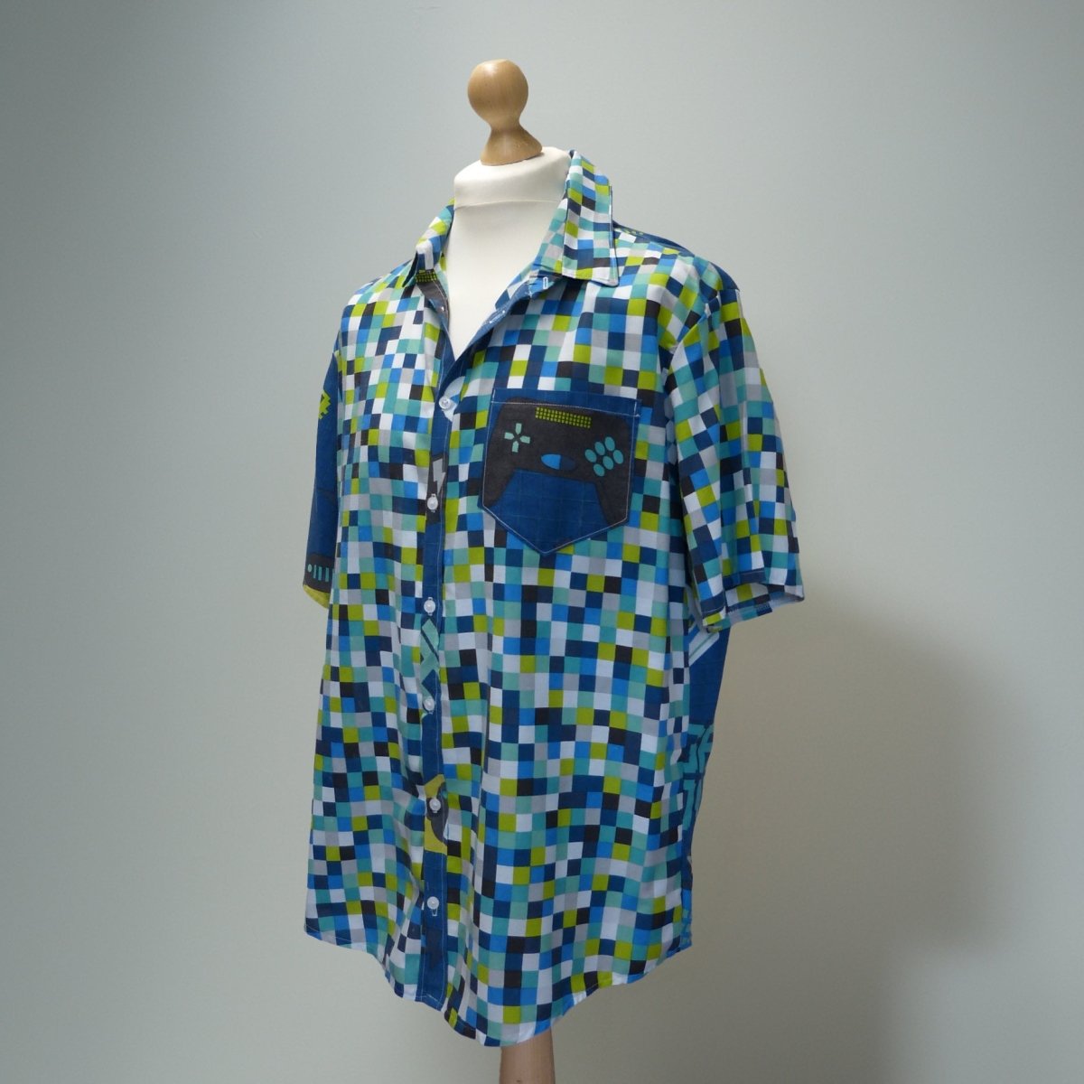 Pixel dreams Neck 20" chest 127cm/ 50" - Sew Revamp