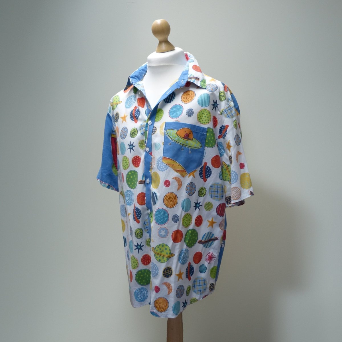 Planets & Aliens Neck 19" chest 130cm/ 51" - Sew Revamp