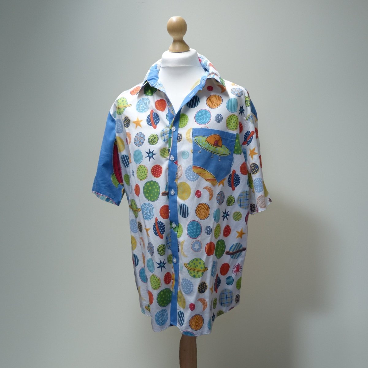 Planets & Aliens Neck 19" chest 130cm/ 51" - Sew Revamp